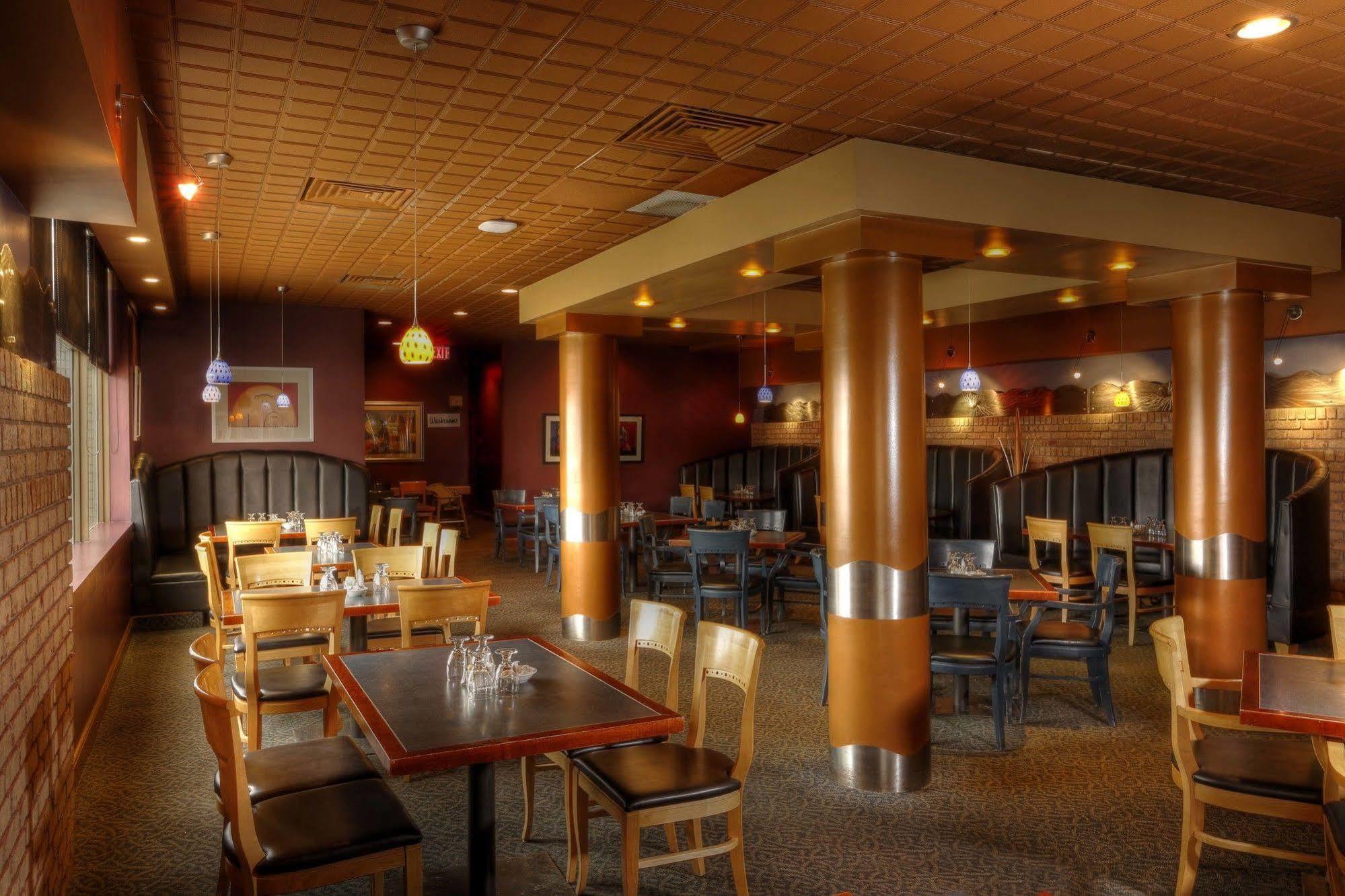 Royal Hotel Lloydminster Exterior photo