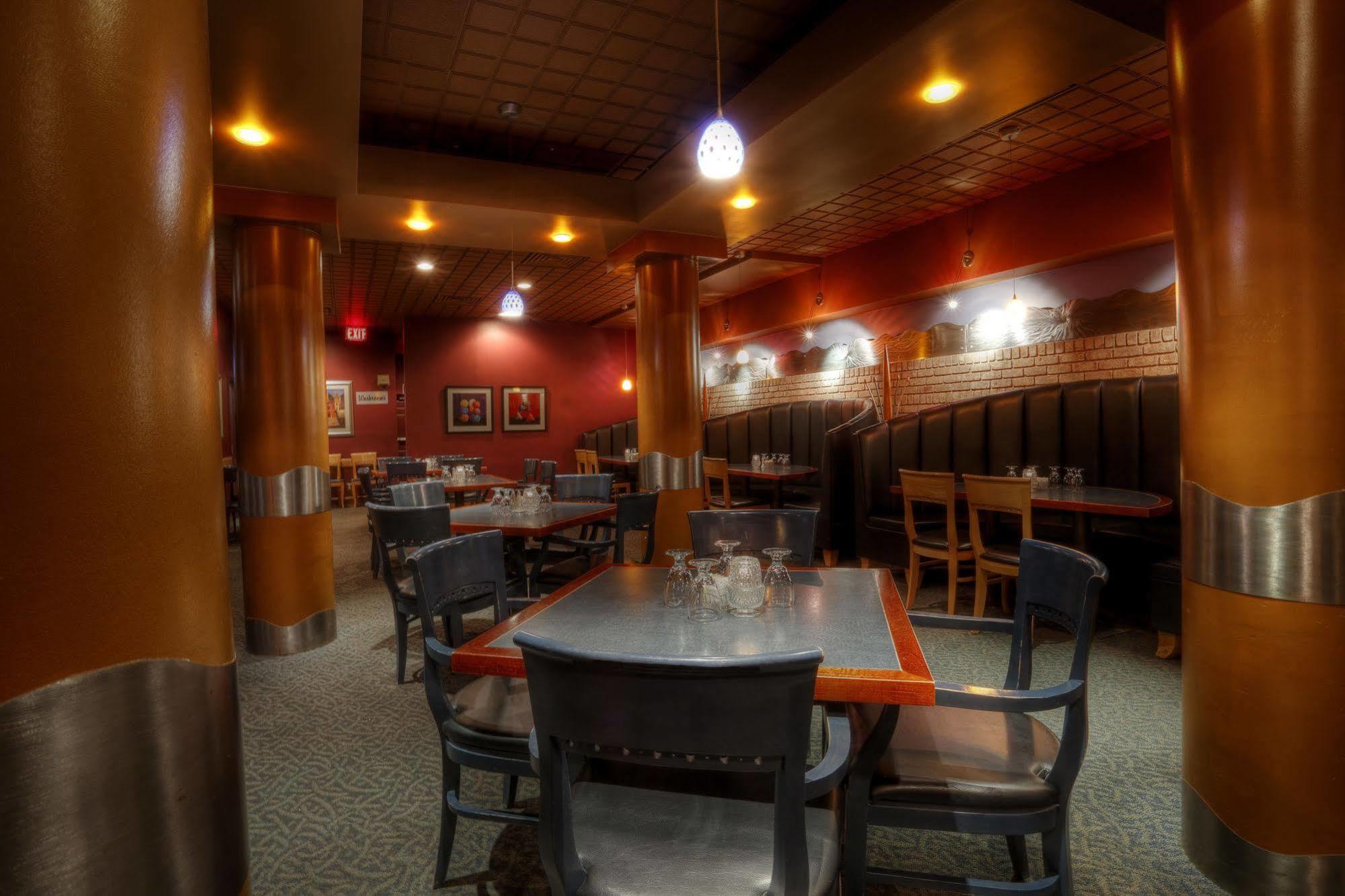 Royal Hotel Lloydminster Exterior photo